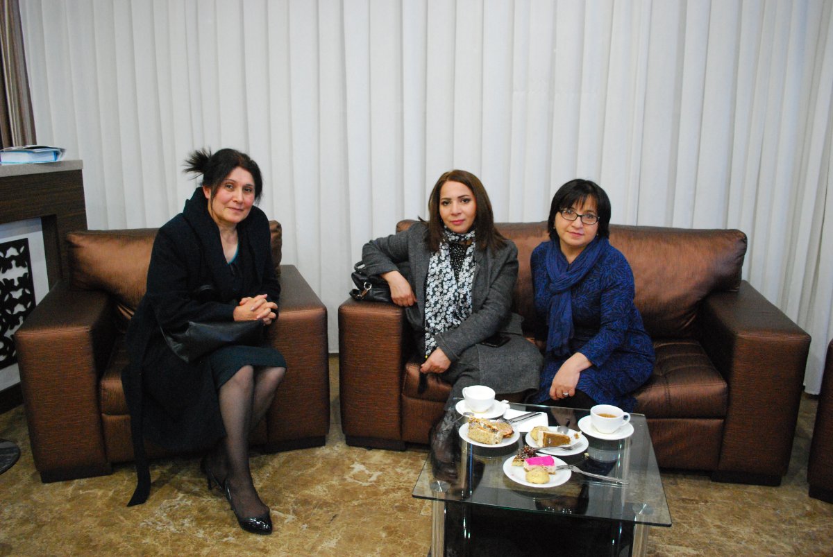 Tədbir iştirakçıları söhbət zamanı