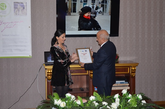 Diplomun təqdim edilməsi — mükafat mərasimi · Tbilisi
